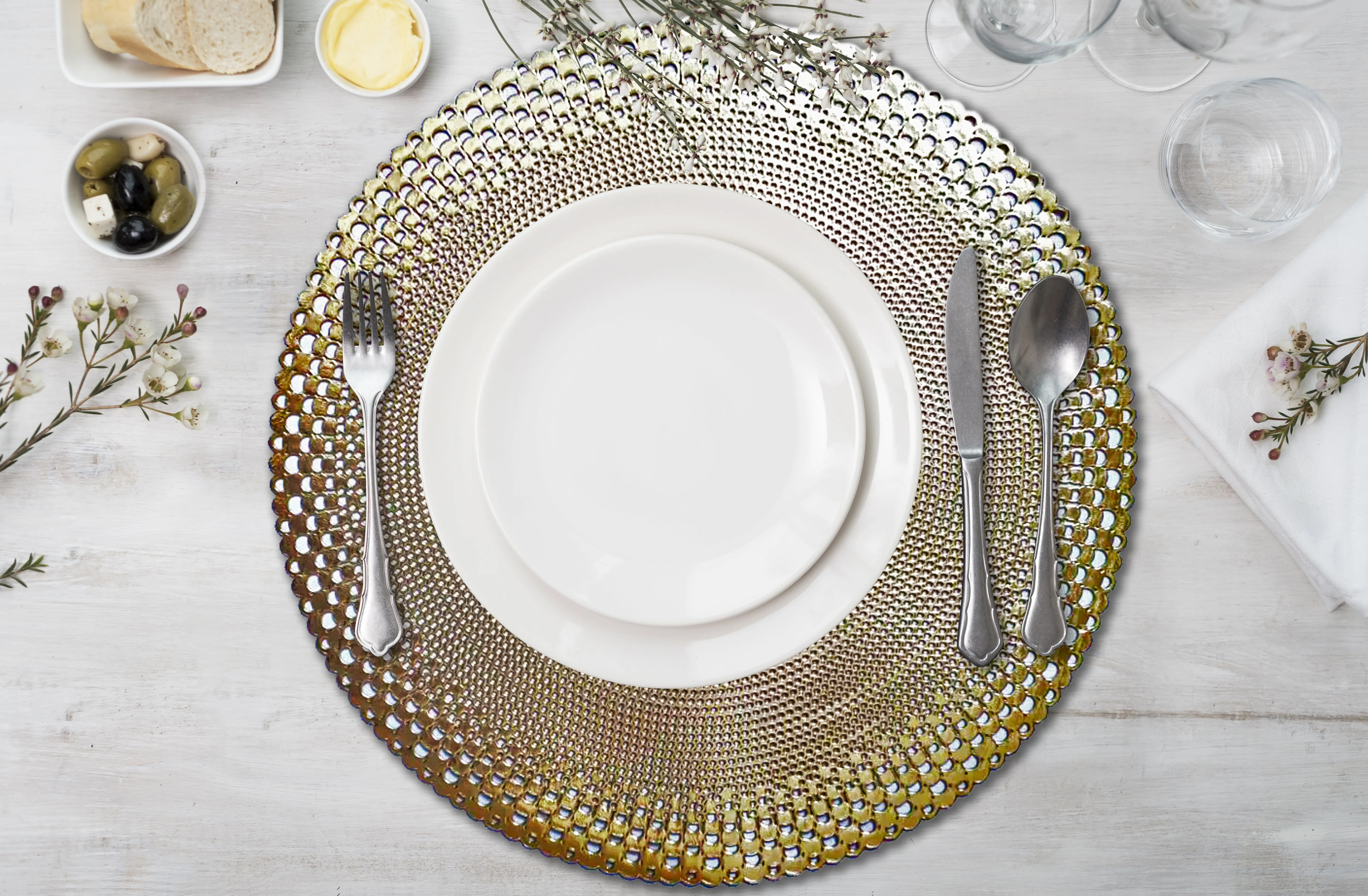 Metallic Placemats Set of 4 - Easy to Clean, Washable Decorative Place Mats for Kitchen and Dining Table - Non-Slip Round Table Mats - Dinnerware & Accessories - Dining Table Centerpiece Décor