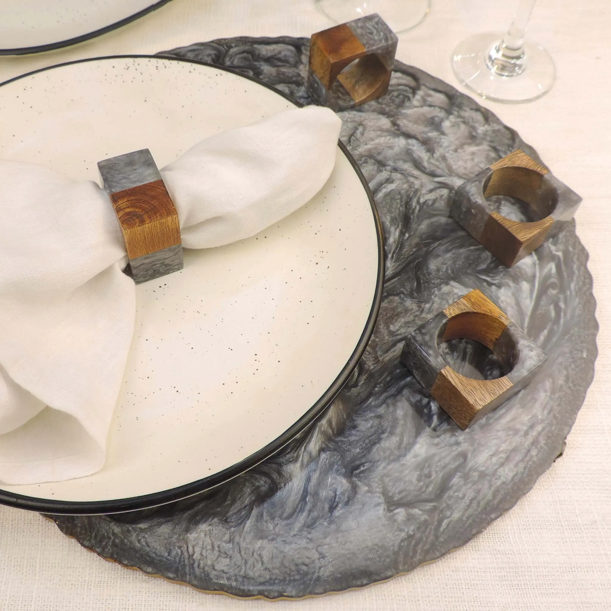 Natural Mango Wood Resin Napkin Ring in Grey, Set of 4